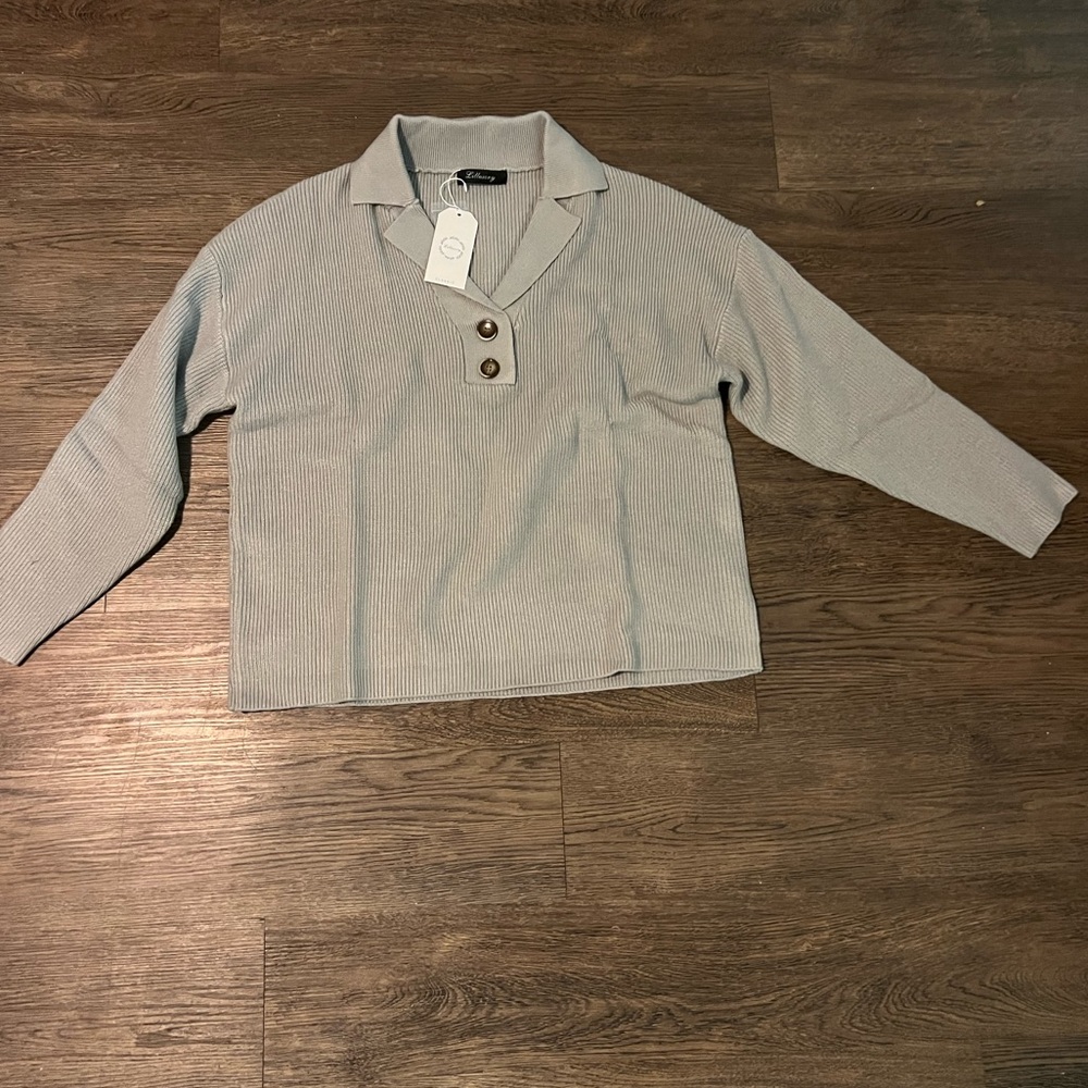 NWT Lillusory Gray V-Neck Sweater with buttons!